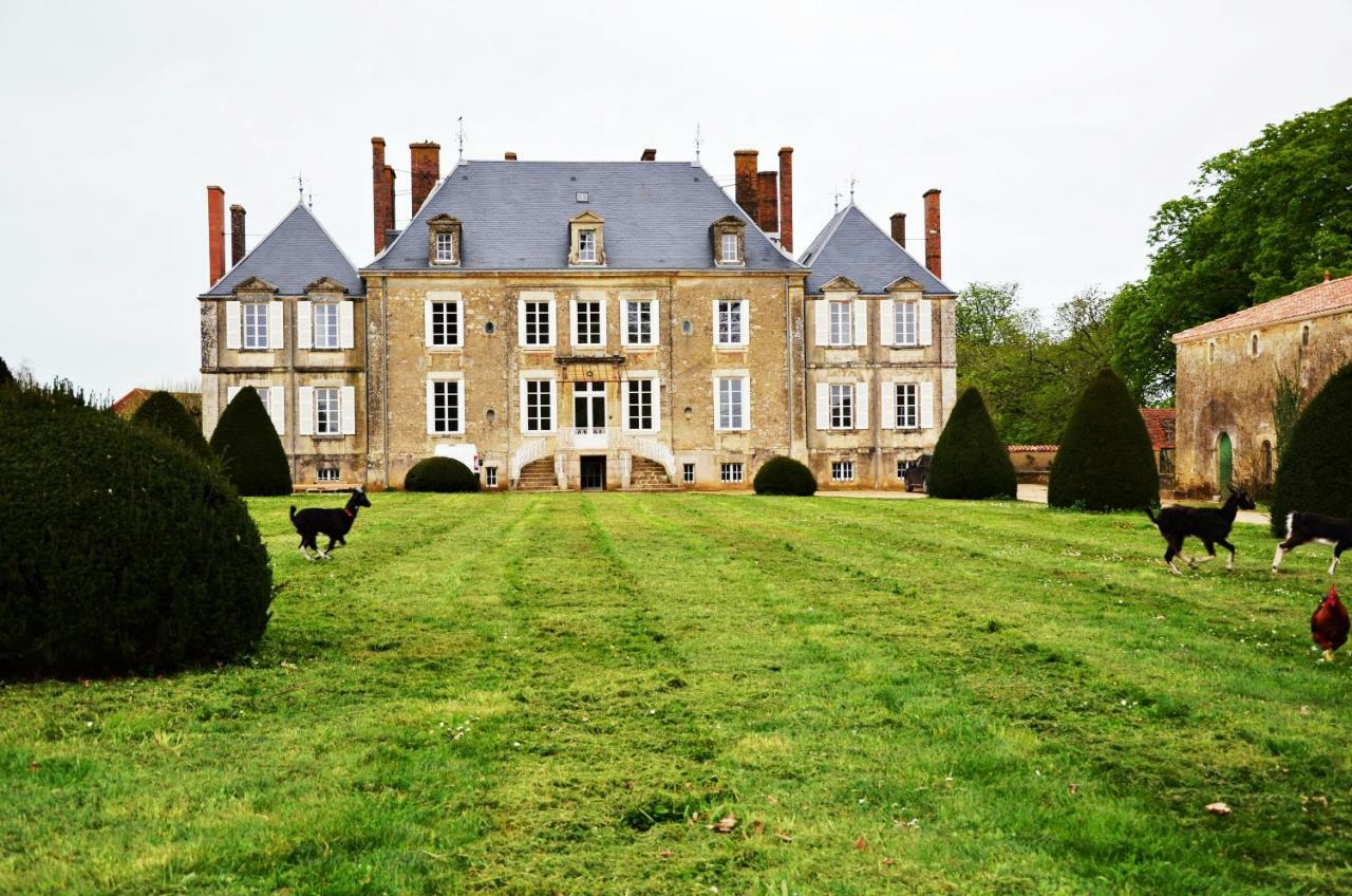 Chateau Des Noces Bazoges-en-Pareds Exterior photo