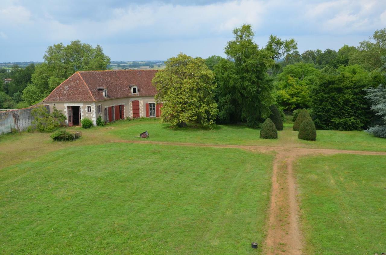 Chateau Des Noces Bazoges-en-Pareds Exterior photo